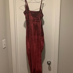 LOVING BLIND DRESS IN WINE VELVET